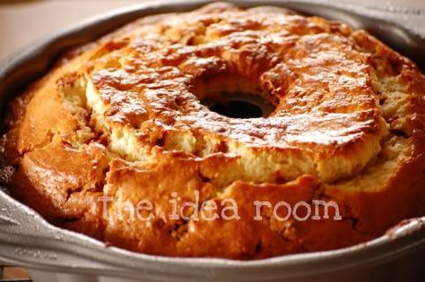 Cinnamon Chip Bundt Cake - The Idea Room ~~ I made this tonight and it is wonderful!!!!!!! ( angie ) Cinnamon Chip Recipes, Cinnamon Applesauce, Bundt Recipes, Chip Recipes, Nothing Bundt, Cinnamon Chips, Best Sweets, Cinnamon Recipes, Idea Room