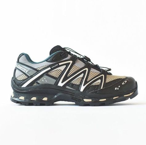 SALOMON SNEAKERS Salomon Xt Quest, Black New Balance Shoes, Salomon Sneakers, New Balance Outfit, Salomon Shoes, Ugly Shoes, Archive Fashion, Street Style Outfits Men, Fashion Wishlist