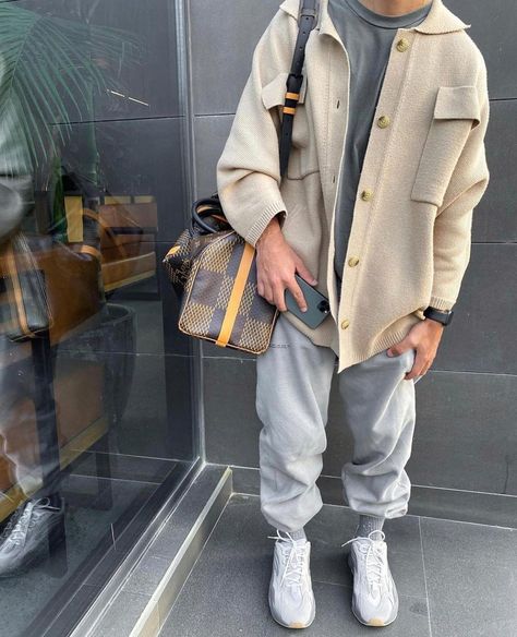 Yeezy Fashion, Outfit Oversize, Mens Outfit Inspiration, Mens Fashion Casual Outfits, Men Fashion Casual Outfits, Well Dressed Men, Mens Accessories Fashion, Streetwear Outfit, Mens Streetwear