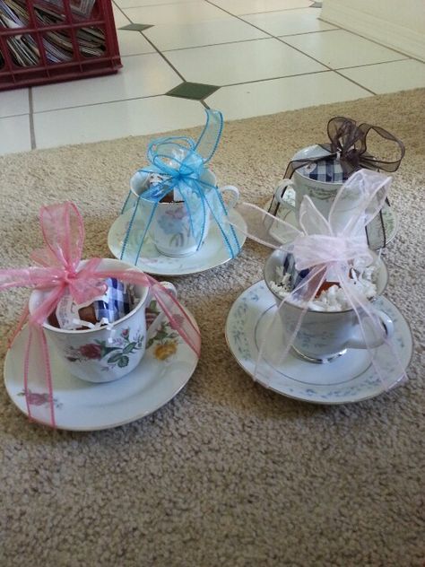 Bridal shower tea party - get teacups from treasuremart and place prizes inside for people who win the games Tea Party Gifts Favors, Bridal Shower Prizes For Games, Diy Bridal Shower Games, Bridal Shower Games Prizes, Bridal Shower Prizes, Kitchen Bridal Shower, Bridal Shower Tea Party, Opening Presents, Shower Prizes