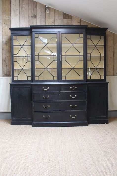 Painted Breakfront Cabinet, Cabinetry Details, Glazed Cabinets, Painted Bookcase, Breakfront Cabinet, Lacquered Furniture, Painting Bookcase, French Cabinet, Breakfront China Cabinet