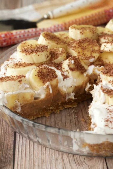 Vegan Banoffee, Easy Banoffee Pie, Vegan Banoffee Pie, Banoffee Pie Recipe, Tarte Vegan, Raw Vegan Desserts, Raw Cake, Vegan Pie, Banoffee Pie