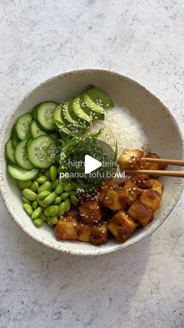 Tess Begg on Instagram: "High-Protein Peanut Tofu Bowl👇🏼🌿 Over 35g protein and it’s so easy! Give this tasty recipe for your next dinner or meal prep for lunch. I make this with @naturescharm vegan fish sauce, this adds a tasty umami flavour to the dish and is a must-have in my sauces! (Ad)

Save this video for later and follow @tessbegg for more recipes!

Serves 2

Sauce:
1 tsp @naturescharm vegan fish sauce
2 tbsp smooth peanut butter
2 tbsp tamari sauce (or soy sauce)
1 tbsp mirin (or rice vinegar)
1 tbsp brown sugar
2 tsp cornflour/starch
2 tbsp water
1 tbsp minced ginger
2 garlic cloves, minced

Tofu:
300g firm tofu
1 tbsp corn flour
Pinch of salt and pepper
Cooking oil

Other:
Steamed rice
200g frozen edamame beans, boiled
2 spring onion shoots, sliced
2 tbsp toasted sesame seeds Tess Begg, Meal Prep For Lunch, Vegan Fish Sauce, Frozen Edamame, Peanut Tofu, Tofu Bowl, Smooth Peanut Butter, Tamari Sauce, Vegan Fish