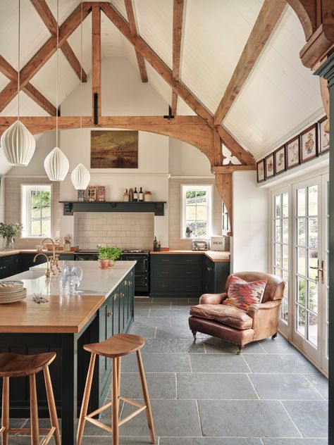 A Victorian Country Home in the Surrey Hills - The deVOL Journal - deVOL Kitchens Victorian Country House, Devol Kitchens, Barn Kitchen, Family Kitchen, English Country House, Country Home, Kitchen In, Kitchen Styling, Decoration Design