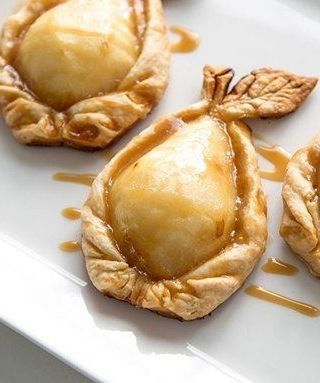 Pie Crust Designs, Caramel Pie, Caramel Pears, Pear Pie, Elegant Presentation, Whey Isolate, Slow Cooker Desserts, Pear Recipes, Flaky Pie Crust