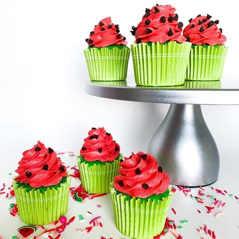 Watermelon Theme Cupcakes, Watermelon Cupcakes Birthday, Watermelon Cupcakes, Watermelon Theme, Gathering Ideas, Candy Cupcake, Watermelon Cake, Cake Maker, Cute Watermelon