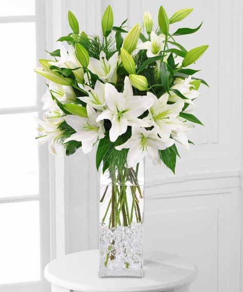 White Lily Bouquet, White Lily Flower, Lily Vases, Tanaman Indoor, Gubahan Bunga, Lily Bouquet, Flower Vase Arrangements, Church Flowers, Holiday Flower