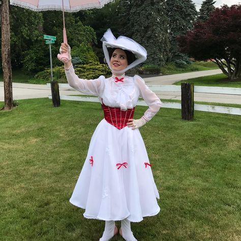 Mary Poppins Jolly Holiday Hat, Mary Poppins White Dress, Diy Mary Poppins Costume, Mary Poppins Hat, Mary Poppins Jolly Holiday, Mary Poppins Dress, Bird Woman, Mary Poppins Costume, Homemade Costume