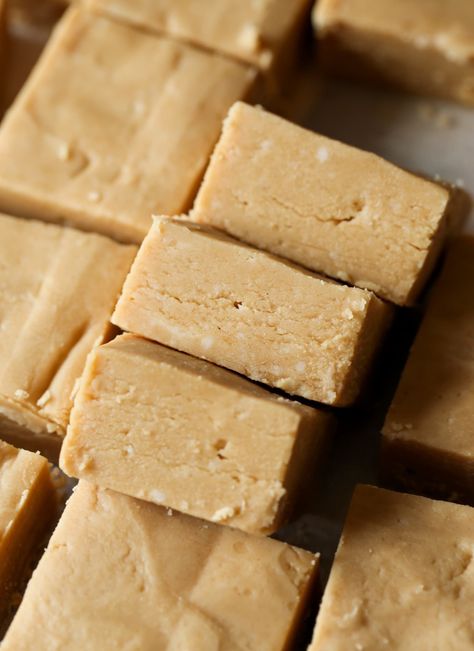 Rich and smooth Microwave Peanut Butter Fudge, ready in less than 10 minutes! The easiest recipe for foolproof homemade fudge! Peanut Butter Fudge Recipes Easy, Easy Peanut Butter Fudge, Microwave Peanut Butter Fudge, Classic Chocolate Fudge, Smooth Peanut Butter, Peanut Butter Fudge Easy, Microwave Fudge, Fudge Ingredients, Peanut Butter Candy