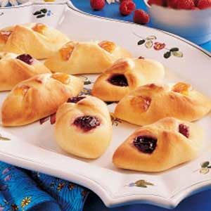 Fruit-Filled Kolaches Kolache Recipe, Best Bread Machine, Kolaches Recipe, Sticky Buns, Bread Maker, Bread Machine Recipes, Delicious Bread, Bread Machine, Bread Rolls