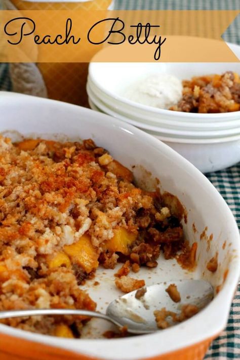 This Peach Betty is a delicious fruit dessert perfect for summer! Similar to a cobbler, the fruit's baked with sweetened crumbs in layers between the fruit. | Featured on The Best Blog Recipes Fruit Cobbler Recipes, Peach Stuff, Fruit Cobbler Recipe, Berry Desserts, Fresh Peach Cobbler, Dessert Summer, Peach Recipes, Fruit Cobbler, Amazing Desserts