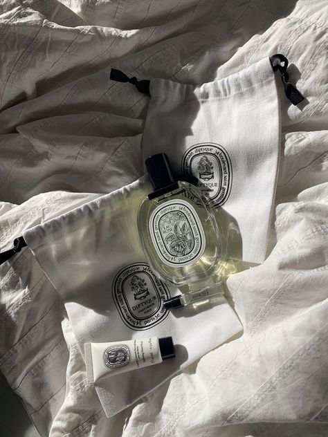 Eau Rose Diptyque, Dyptique Eau Rose, Diptyque Packaging, Diptyque Aesthetic, Scent Aesthetic, Stories Wallpaper, Diptyque Perfume, Aesthetics Instagram, Jo Malone Perfume