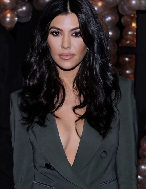 Kourtney Kardashian Makeup, Voluminous Hair, Beautiful Hair Color, Kardashian Style, Different Hairstyles, Kourtney Kardashian, Celebrity Look, Hair Envy, Dark Hair