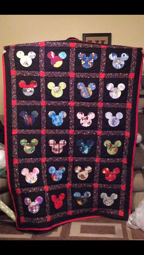 Disney Quilts, Mickey Mouse Quilt, Disney Quilt, Tshirt Quilt, Childrens Quilts, King Size Quilt, Heart Quilt, Disney Diy, Disney Crafts