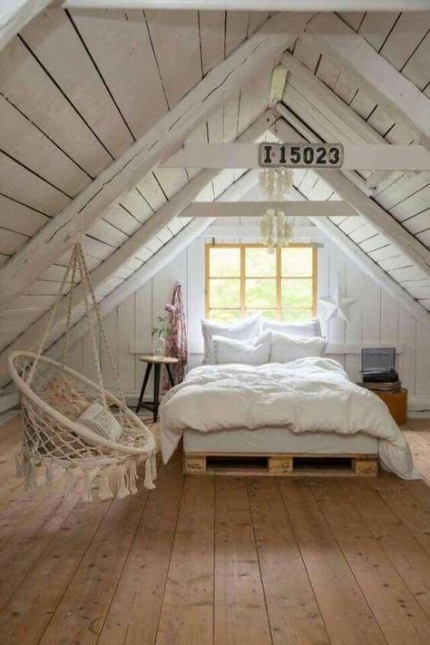 Cottage Style Bedrooms, Cottage Style Bedroom, Attic Bedroom Designs, Small Attic, Decor Eclectic, Attic Design, Wood Floors Wide Plank, Decor Ikea, Attic Bedrooms