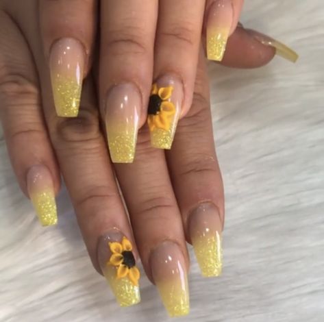 Yellow nails with glitter and beautiful sunflower Yellow Nails With Glitter, Yellow Butterfly Nails, Yellow Glitter Nails, Forest Princess, Quince Nails, Bday Nails, Nails With Glitter, Sunflower Nails, Super Cute Nails