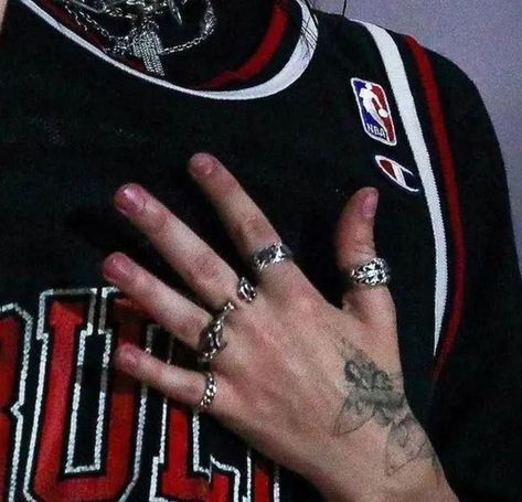 Billie Hand Tattoo, Billie Eilish Hand Tattoo, Billie Eilish Back Tattoo, Billie Eilish Rings, Billie Eilish Hands, Billie Eilish Tattoo, Billie Eilish Outfits, Billie Eilish, Hand Tattoos