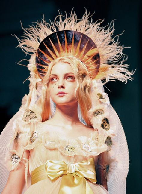 jessica stam + jean paul gaultier    http://themaisonhappiness.com/2012/04/02/jessica-stam-jean-paul-gaultier/ Fashion Design Inspiration, Jessica Stam, William Adolphe Bouguereau, The Grisha Trilogy, Poses References, Zuhair Murad, 판타지 아트, 영감을 주는 캐릭터, Foto Inspiration