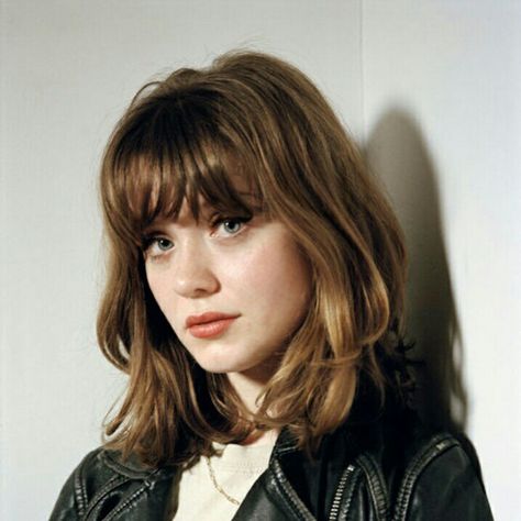 French Haircut, Maisie Peters, 70s Hair, 80s Hair, Short Hair With Bangs, Haircuts With Bangs, Hair Envy, Dream Hair, Birds Of Prey