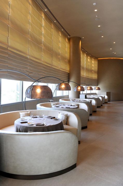 Luxury restaurant in Dubai with beautiful interior design. #hospitalityfurniture #hospitalityprojects #luxuryrealestate See more: http://www.brabbu.com/en/inspiration-and-ideas/category/world-travel/restaurant-bar Luxury Restaurant Interior, Armani Hotel, Interior Design Minimalist, Interior Design Dubai, Interior Design Per La Casa, Furniture Design Inspiration, Bar Interior Design, Booth Seating, Luxury Restaurant