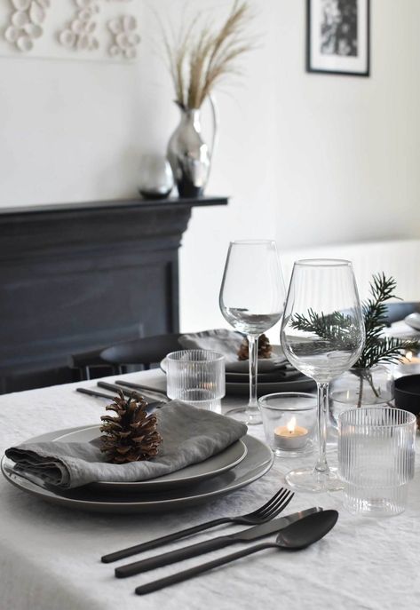 Minimalist Christmas table styling with fir, candles & pine cones | These Four Walls blog Minimalist Christmas Table, Green Christmas Table, Chris Botti, Minimalist Christmas Decor, Christmas Table Setting, Hosting Christmas, Christmas Tablescape, Table Styling, Minimalist Christmas