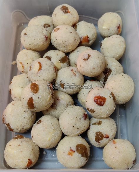 Rava Laddu Rava Laddu, Yummy Meals, Cardamom Powder, Grated Coconut, Melt In Your Mouth, Ghee, Most Favorite, Dried Fruit, Sweet Tooth