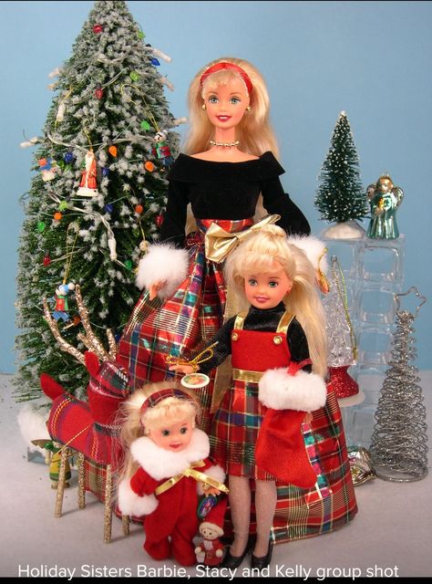 Holiday Sisters Barbie-Stacie-Kelly 1998 Christmas Barbie Dolls, Barbie Miss, Kelly Doll, Barbie Kelly, Barbie Sisters, Barbie Images, Barbie Family, Christmas Barbie, Vintage Barbie Clothes