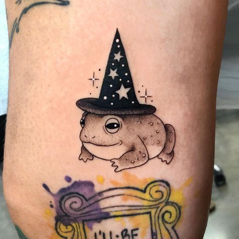 𝚋𝚛𝚘𝚘𝚔𝚎 (@sketchbrooke_) posted on Instagram • Apr 22, 2021 at 7:12pm UTC Frog Wizard Tattoo, Wizard Frog Tattoo, Frog Wizard, Wizard Frog, Los Angeles Tattoo, Frog Tattoo, Wizard Cat, Frog Tattoos, Scaredy Cat