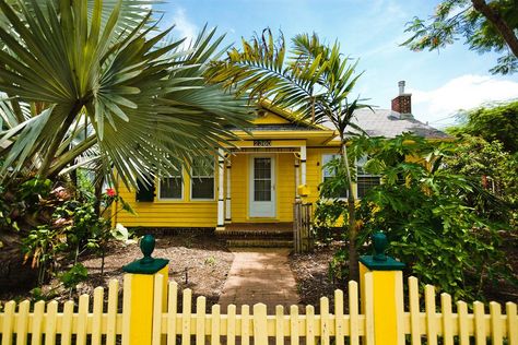 Gulfport Florida, Tropical Artwork, Gulf Coast Florida, Clearwater Florida, Waterfront Restaurant, Farmers Markets, Exterior Paint Colors, Beach Bars, Ancient Ruins