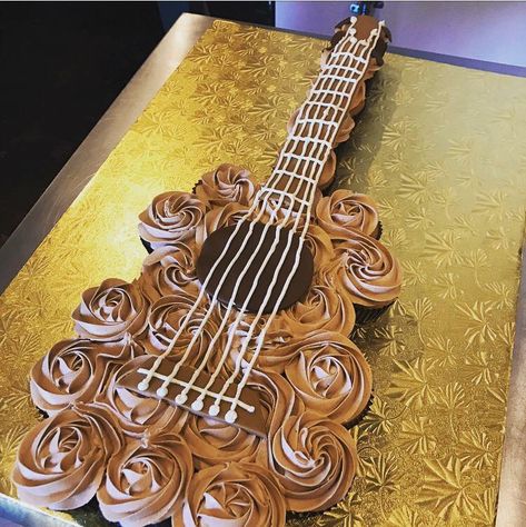 For the love of music! Guitar pull apart cake Guitar Themed Cake, Country Music Birthday Cake, Guitar Party Ideas, Guitar Cake Ideas Birthday, Guitar Themed Birthday Party, Guitar Cakes For Men, Cupcake Guitar, Guitar Cake Ideas, Ukulele Cake