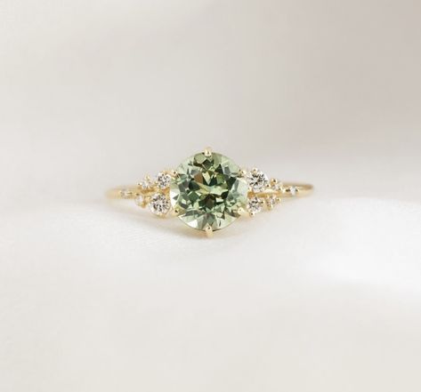 Light Green Engagement Ring, Green Engagement Rings, Ethereal Jewelry, Elegant Wedding Rings, Pretty Engagement Rings, Emerald Ring Vintage, Cute Engagement Rings, Future Engagement Rings, Engagement Inspo