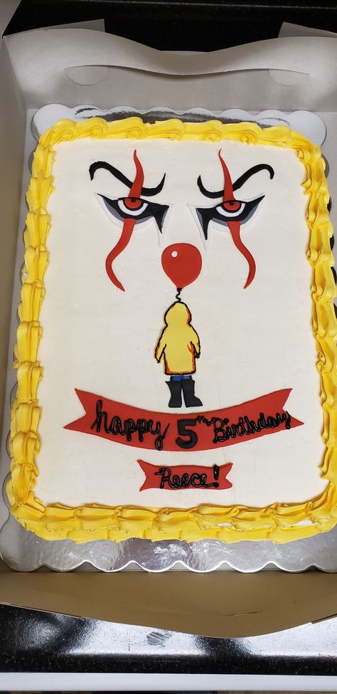 This was harder than it looked but was worth the outcome! It Cake Pennywise, Pennywise Birthday Cake, Pennywise Birthday Party Ideas, Horror Cake Ideas, Pennywise Birthday, Pennywise Party, Pennywise Cake, Carnival Birthday Cakes, Cake 2022