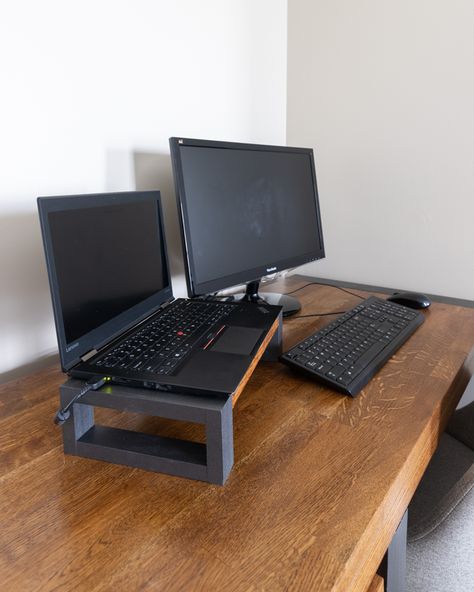 DIY Laptop Stand - Handmade Weekly Laptop Table Ideas, Table Stand Design, Monitor Stand Diy, Stand Design Ideas, Diy Laptop Stand, Foldable Laptop Table, Laptop Stand Wood, Computer Diy, Desktop Monitor