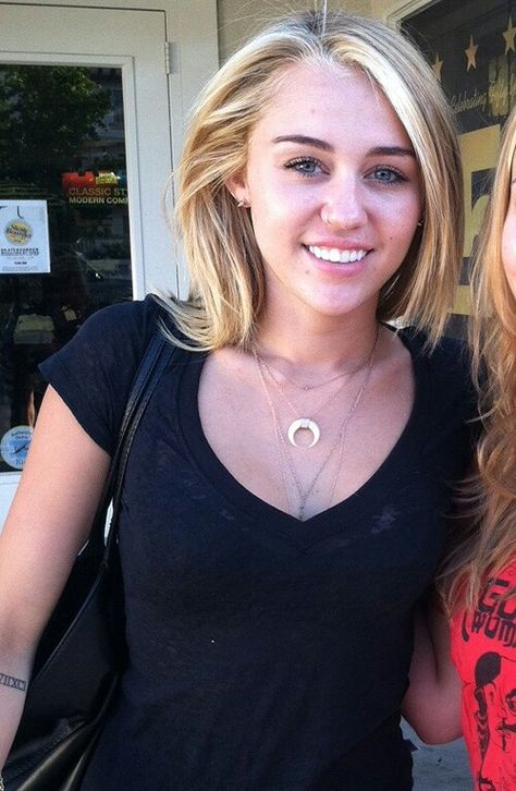 Miley Miley Cyrus Blonde Hair, Miley Cyrus Blonde, Miley Cyrus Hair, Duncan James, Miley Cyrus Photoshoot, Miley Stewart, Miley Cyrus Style, Noah Cyrus, Liam Hemsworth