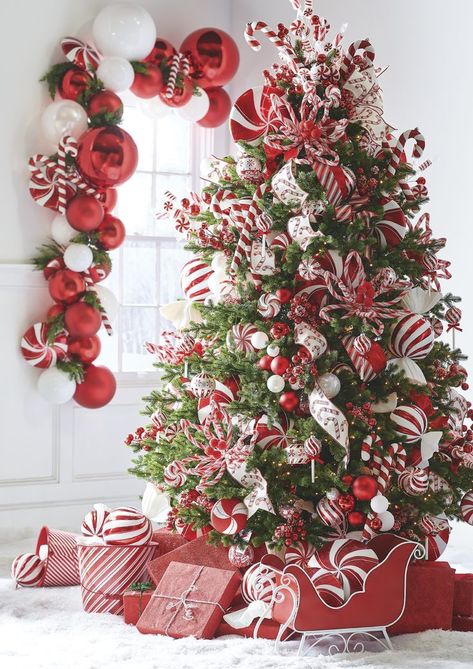 Christmas Tree Decorating Themes, Peppermint Christmas, Elegant Christmas Trees, Christmas Tree Decorations Diy, Christmas Themes Decorations, Christmas Tree Inspiration, White Christmas Trees, Christmas Tree Garland, Christmas Tree Ideas