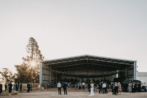 Wedding Venues Shed, Shed Reception, Wedding In Shed, Shed Wedding Decorations, Shed Wedding Reception Decoration, Machine Shed Wedding Reception, Machine Shed Wedding, Shed Wedding Reception, Garage Wedding