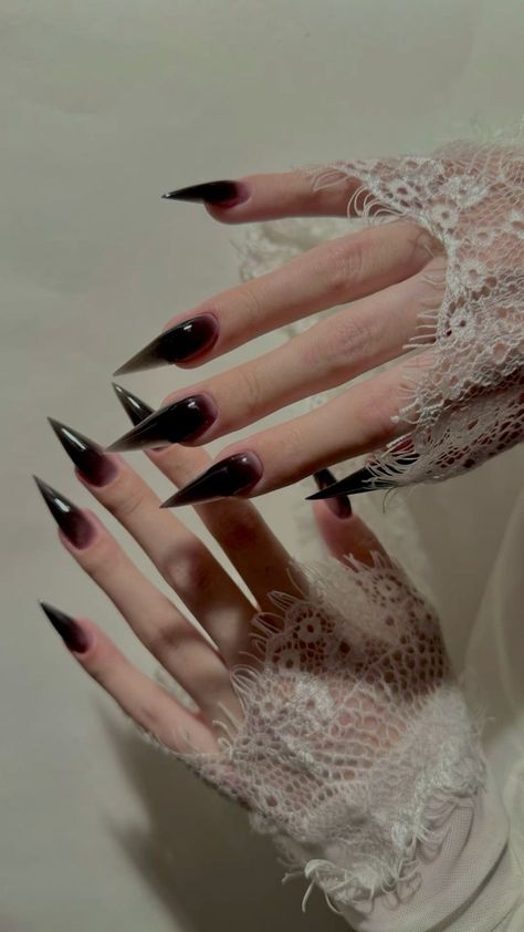 Nail Model, Vampire Nails, Cruise Nails, Sharp Nails, Halloween Acrylic Nails, La Nails, Gothic Nails, Goth Nails, Glow Nails