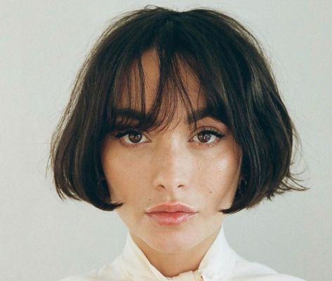 French Bob with See-Through Bangs Razor Cuts, Taylor Lashae, Ghd Hair, Wand Hairstyles, Classic Haircut, Hair 2022, French Bob, Style Salon, Traditional Hairstyle