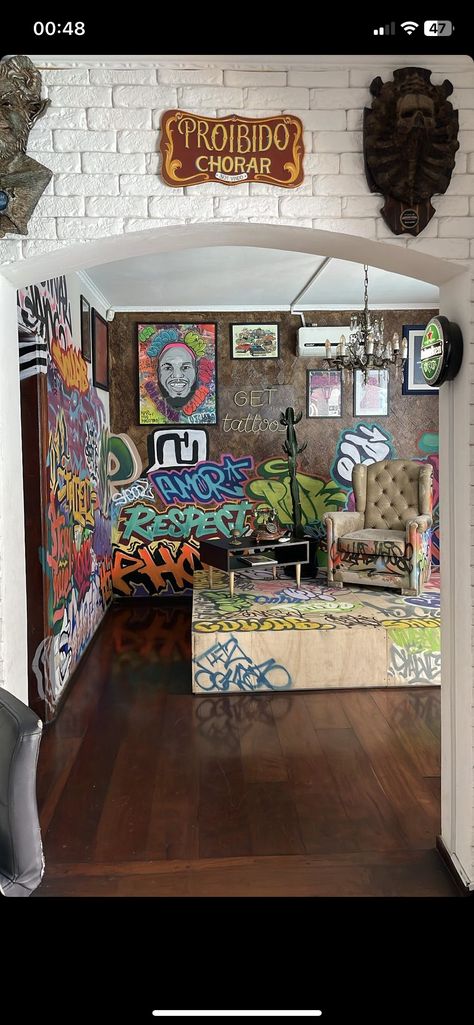 Small Art Studio At Home, Interior Designing Ideas, Tattoo Decor, Graffiti Room, Urban Rooms, Brick Interior Wall, Designing Ideas, Graffiti Style Art, Home Design Plan