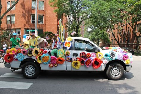 Car Decorating Ideas For Parade, Car Parade Ideas, Senior Parade, Pride Float, Pride Parade Ideas, Decorated Car, Parade Decorations, Parade Float Decorations, Parade Float Ideas