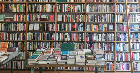 Chicago Bookstores, Powells Bookstore, Pilsen Chicago, Chicago Travel Guide, Chicago Vacation, Chicago Trip, Chicago Aesthetic, Indie Bookstore, Cute Store