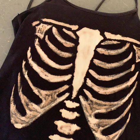 Rib Cage Shirt Diy Bleach, Skeleton Shirt Diy, Skeleton Top, Bleaching Clothes, Shirt Tutorial, Skeleton Makeup, Ribbed Shirt, Bleach Art, Skull Makeup