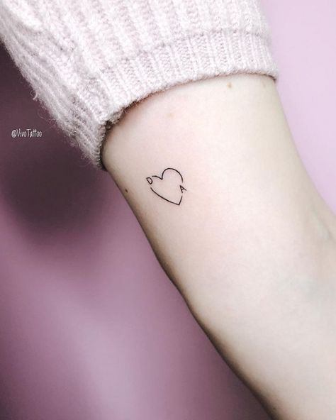 70+ Simple Arm Small Tattoos Designs And Ideas For 2019 ... #smalltattoo #tattooideas Simple Small Tattoos, Small Tattoos Designs, Small Heart Tattoos, Shape Tattoo, Muster Tattoos, Inspiration Tattoos, Initial Tattoo, Phoenix Tattoo, Diy Tattoo