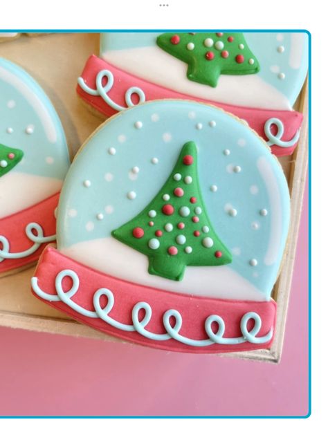 Snowglobe Royal Icing Cookies, Snow Globe Sugar Cookies Decorated, Snow Globe Cookies Decorated, Snow Globe Sugar Cookies, Globe Cookies, Snowglobe Cookies, Macaroon Packaging, Royal Icing Christmas Cookies, Designer Cookies