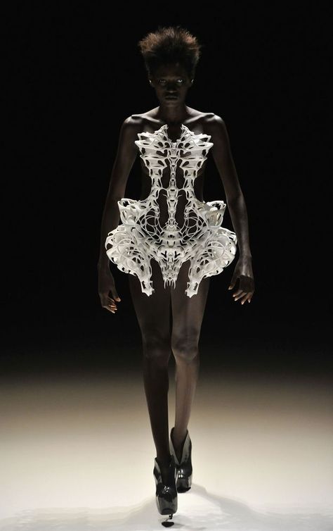 iris van herpen Skeletal Dress, Haute Couture Style, Skeleton Dress, 3d Printing Fashion, Sculptural Fashion, Iris Van Herpen, 3d Fashion, Couture Mode, Futuristic Fashion