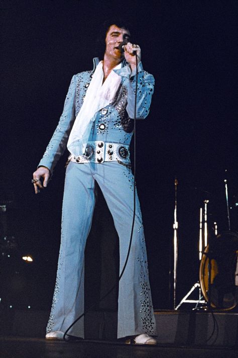 Elvis Outfits, Elvis On Tour, Elvis Presley Quotes, Elvis Presley Wallpaper, Elvis Presley Concerts, Elvis Jumpsuits, Elvis Movie, Elvis In Concert, Elvis Presley Images