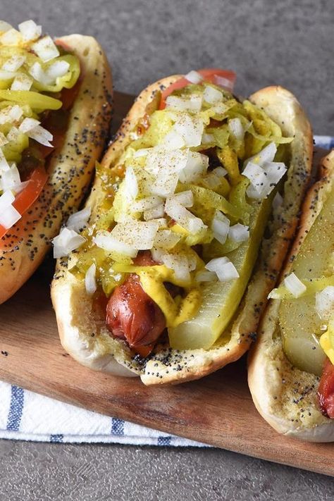 Chili Dog Recipes, Beef Hot Dog Recipes, Hod Dog, Healthy Hot Dog, Chicago Dogs, Dogs Recipes, Chicago Style Hot Dog, Chicago Hot Dog, Hot Dogs Recipes