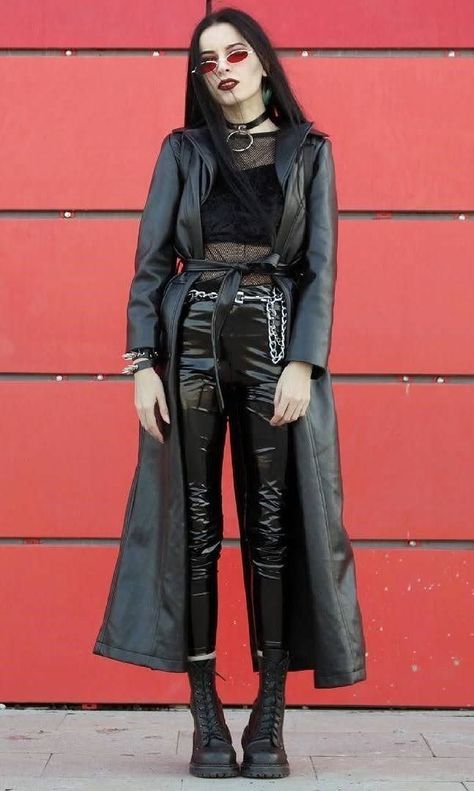 Punk Goth Outfits, 60s Goth, 70s Goth, Poison Nightmares, New Rock Boots, Mode Emo, Riot Grrrl, Dark Outfits, Alt Fashion