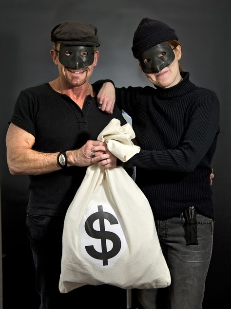 Easy DIY Couples Costume for Halloween: Bank robbers, Thieves, Criminals Robbers Halloween Costume Ski Mask, Bank Robber Aesthetic, Robber Outfit, Robber Halloween Costume, Easy Diy Couples Costumes, Robber Costume, Diy Couples Costumes, English Project, Cheap Halloween Costumes