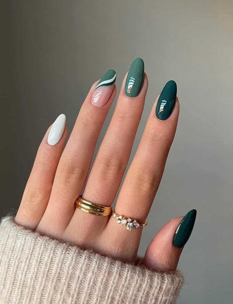 Forest Green Nail Polish, Emerald Nails, Green Acrylic Nails, Dark Green Nails, Green Nail Designs, Green Nail Polish, Unique Acrylic Nails, White Nail, Christmas Nail Designs